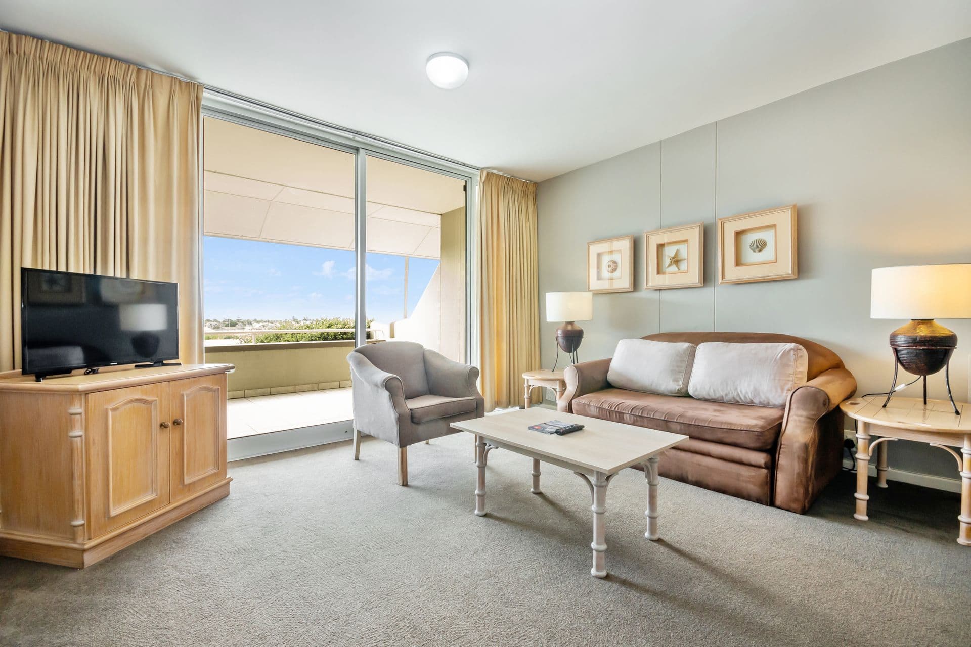 Lagoon View Apartment