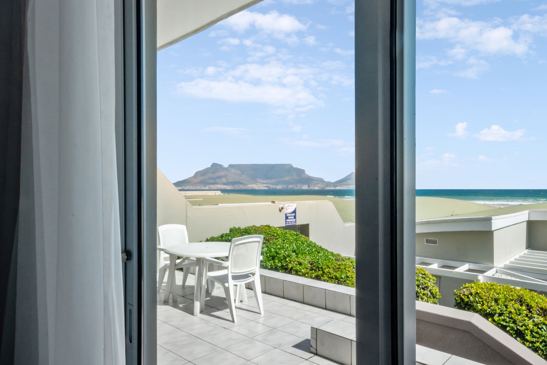 Sea View Apartment – Table Mountain Outlook